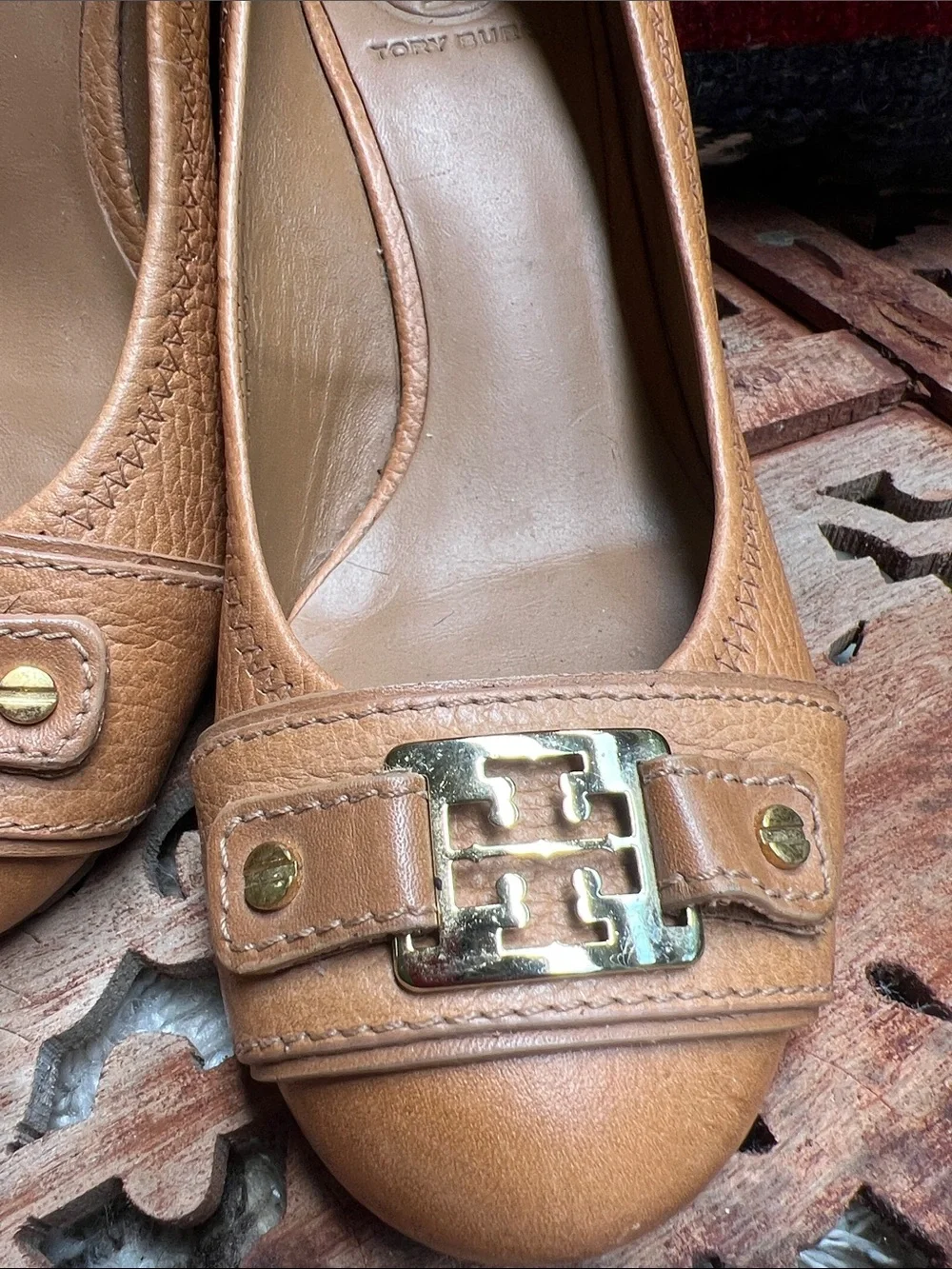 NWOB!  Tory Burch Tan Leather closed toe wedges with Gold Emblem